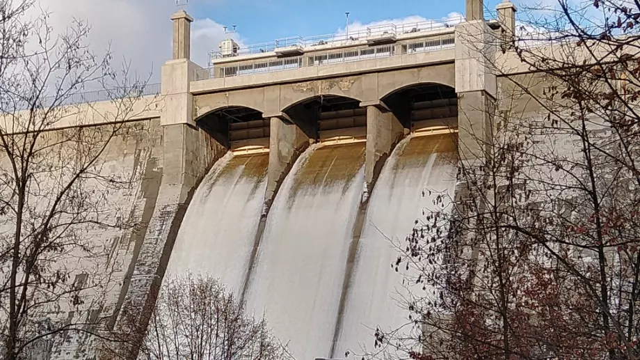 Какво причини наводнението и безводието в Перник?