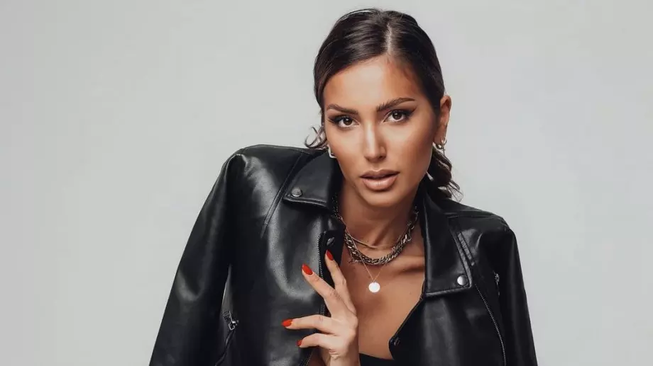 Алекс Петканова с нова визия (СНИМКИ)