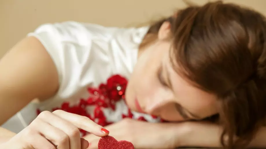 Тези зодии ВИНАГИ се влюбват в грешния човек   