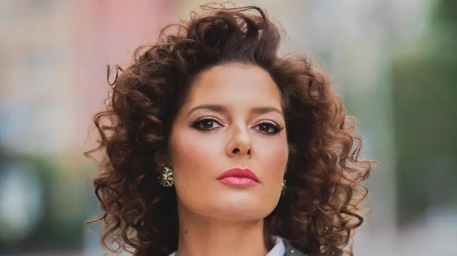 Алекс Сърчаджиева се показа без грим (СНИМКА)