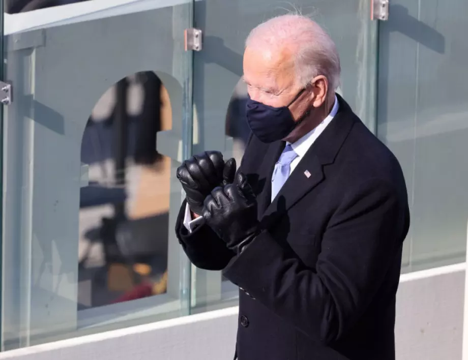 Байдън задейства военен закон, за да предотврати липса на специални маски срещу коронавируса - и не само