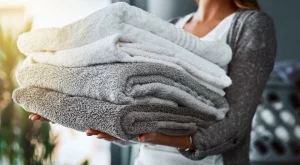 Защо хитрите домакини използват олио при пране на хавлиите?