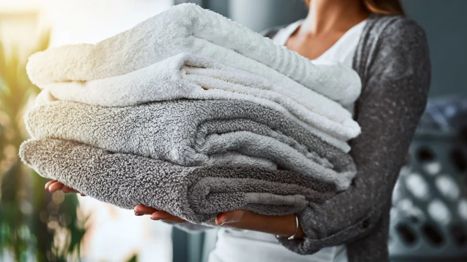 Защо хитрите домакини използват олио при пране на хавлиите?