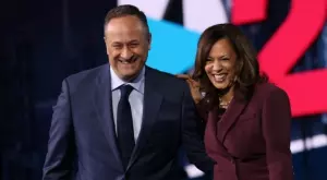 Камала Харис: Зад всяка успяла жена стои един подкрепящ я мъж