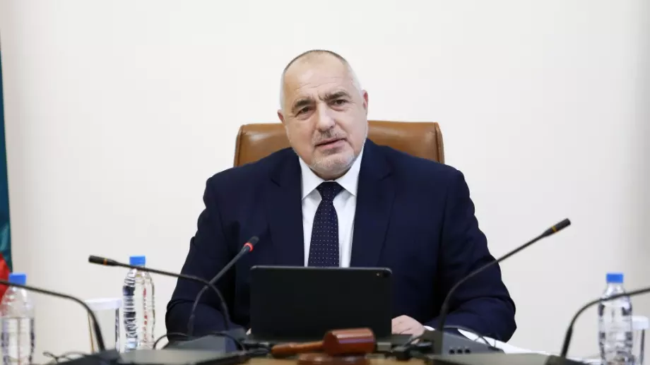 Премиерът отмени облекченията за нехранителните магазини