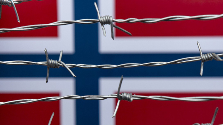 Норвегия затваря границите си като в страната ще бъдат допускани