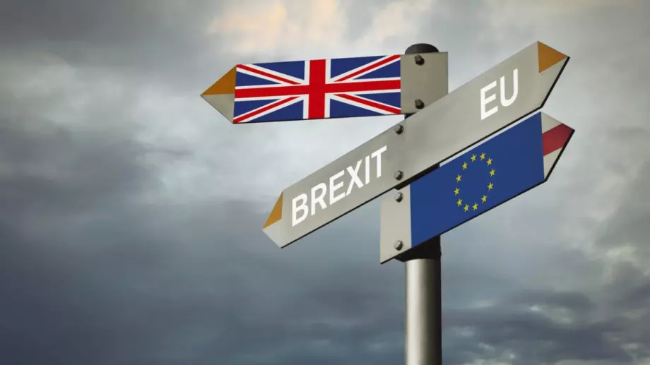 Хиляди може да загубят право да пребивават във Великобритания заради коронавируса