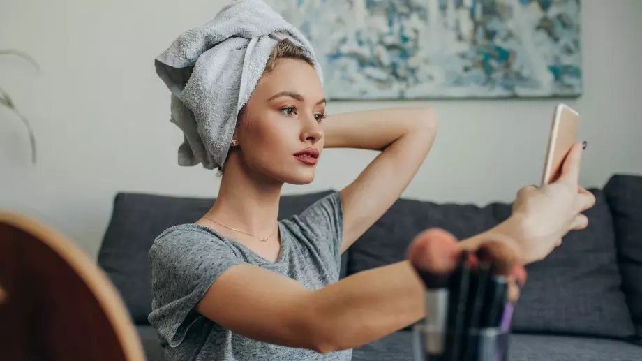 Стъпка по стъпка: Как да се гримирате, за да прикриете акне