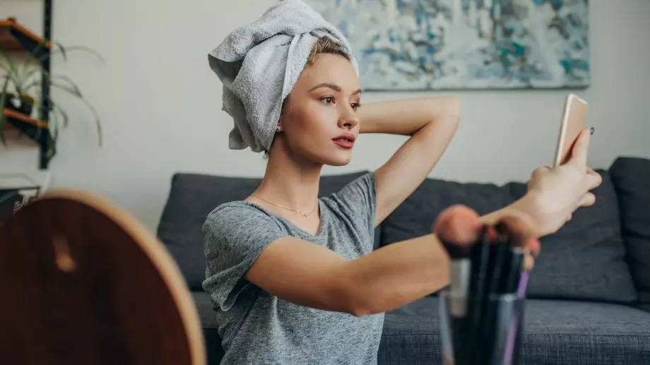 Най-добрите професионални трикове, които ще задържат фон дьо тена ви цял ден