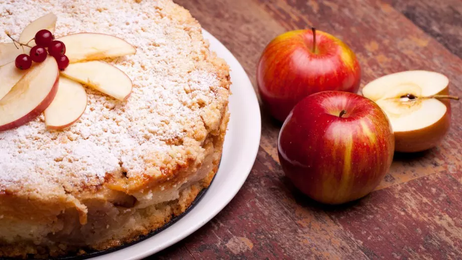 Плодова пита с ябълки