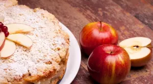 Този пухкав сладкиш от стар хляб ще ви вземе ума