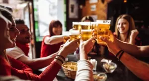 Цената на войната: Руснаците се сбогуваха с вносния алкохол