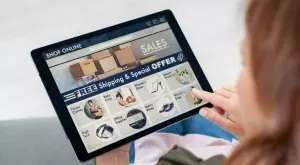  {{ otherArticle[0].article.title }} 