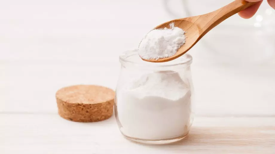 Каква е разликата между сода бикарбонат и амонячна сода