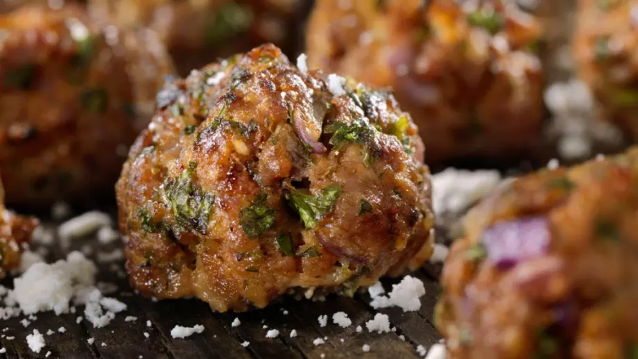 Aко не искате кюфтетата да се разпаднат още в тигана, НЕ слагайте това в каймата