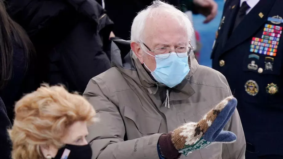 Ръкавичките на Сандърс донесоха 1,8 млн. долара за благотворителност