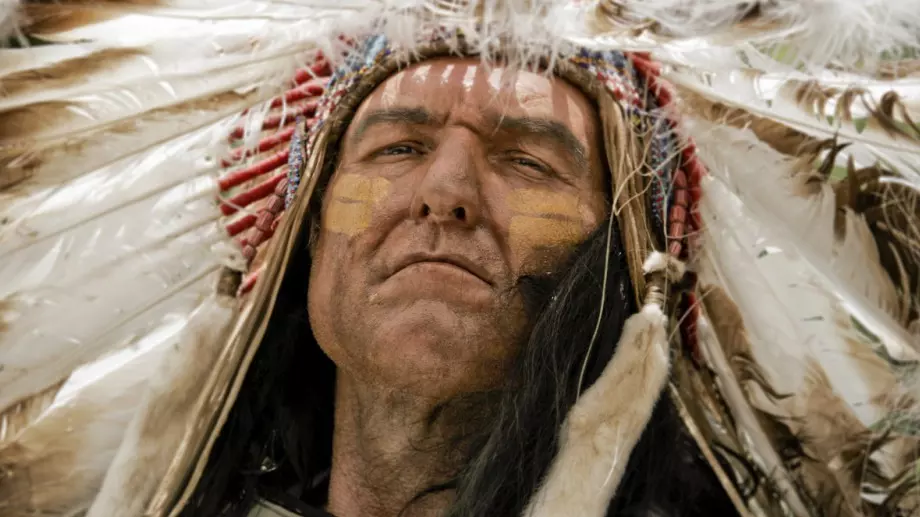 Виц за днес: Българин и индианец се срещат