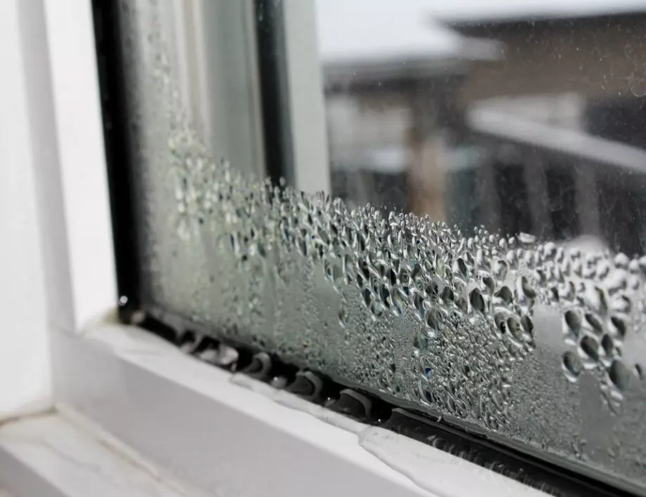 2 прости метода, с които да предотвратите запотяването на прозорците в спалнята