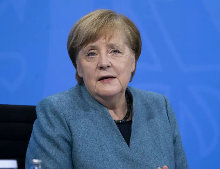 Ангела Меркел избара да я изпратят като канцлер с пънк рок 