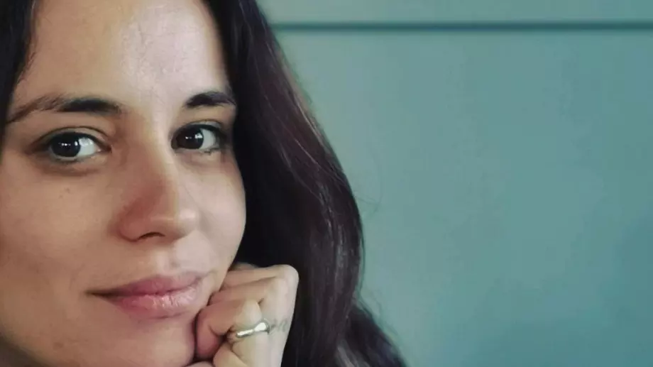 Бременната Радина Кърджилова се съблече (СНИМКИ)