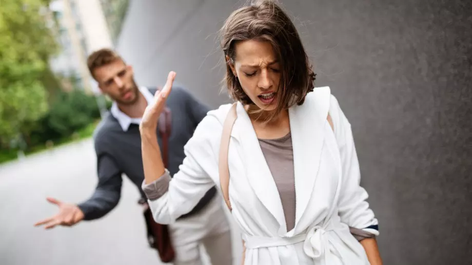 Да си тръгнете от мъж, който наранява сърцето ви, ви прави смели