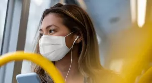 Маските отново стават задължителни на закрито