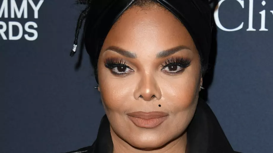 Албум на Джанет Джексън е №1 35 години след издаването му