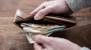  {{ otherArticle[0].article.title }} 