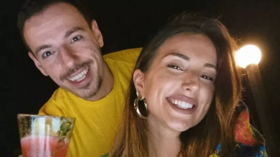 Петканови се целуват на събитие: Заедно ли са? (ВИДЕО)