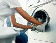 10 основни причини защо дрехите миришат след пране
