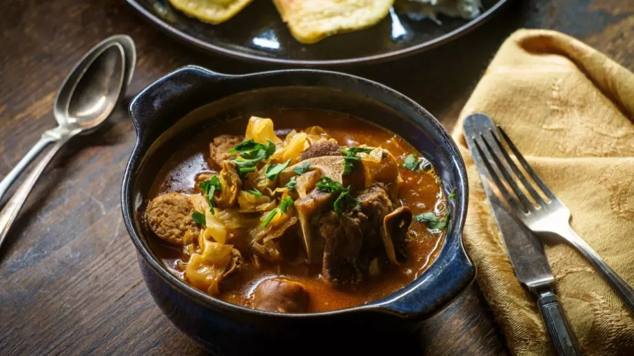 Капама с кисело зеле