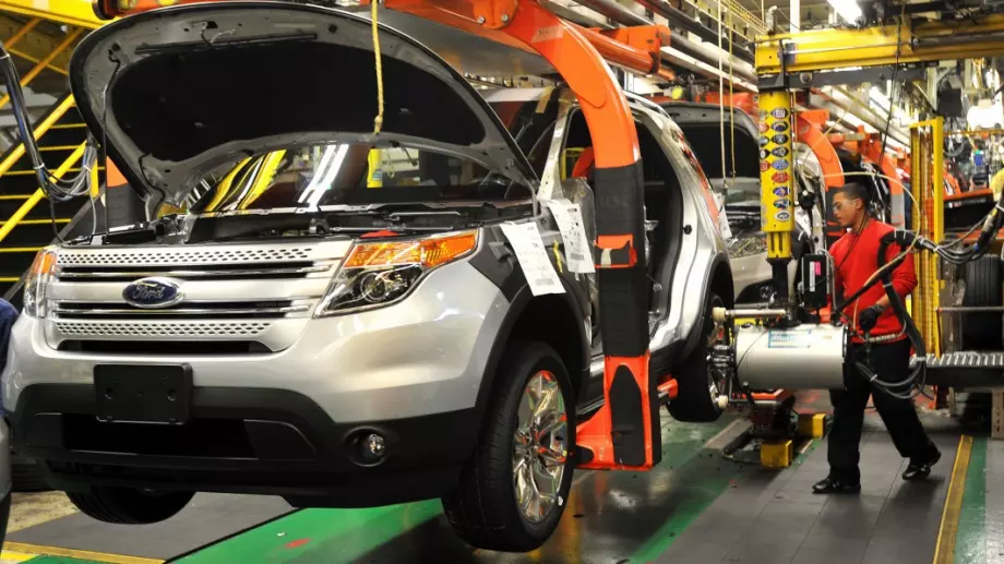 Дефицит на електроника срива производството на автомобили