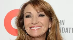 Д-р Куин Лечителката стана на 70 и изглежда феноменално (СНИМКИ)