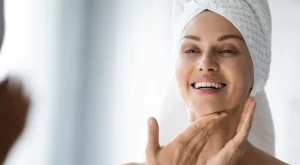 Ако искате да избегнете бръчките около очите, задължително прекратете тези 6 навика