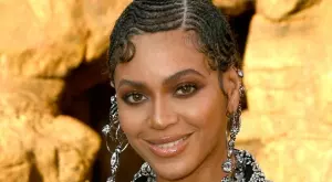 Бионсе си показа пищното дупе (СНИМКИ)