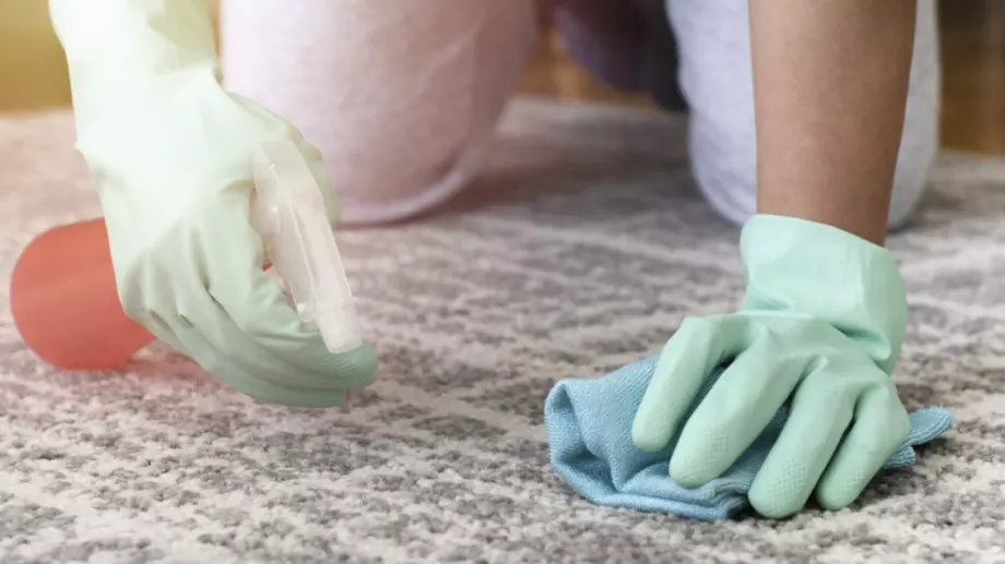 Осъдиха мъж да плати на жена си за домакинската работа