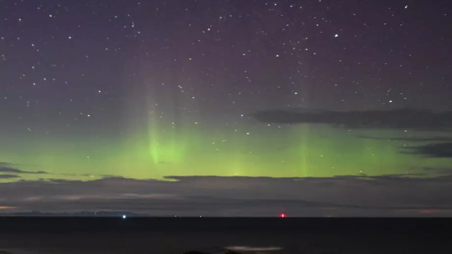 Нова Зеландия се радва на необичайно южно сияние (СНИМКА)