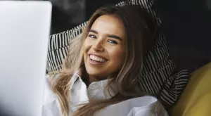 Женски виц за 23 декември 2023: Жена пита мъжа си