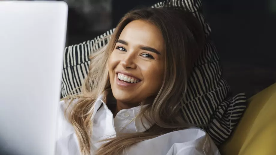 Женски виц за 23 декември 2023: Жена пита мъжа си