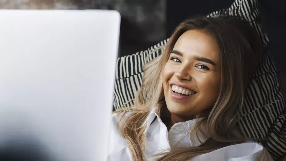 Виц за добро утро: Жена крещи на мъжа си