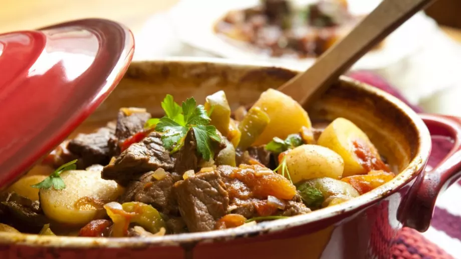 Бърза и вкусна вечеря в гювече - вижте рецептата тук