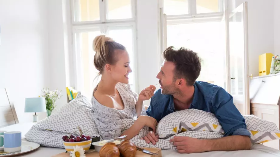 Ето как да покажете на един мъж, че го харесвате без думи