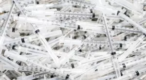  {{ otherArticle[0].article.title }} 