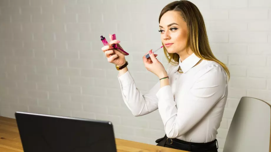 Как да издържи гримът ни през целия ден