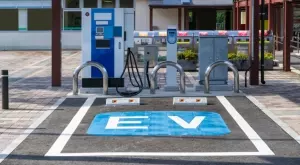 Великобритания задължава всеки дом да има зарядно за електромобили