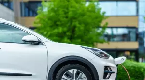 Електрическите автомобили в Европа изпревариха по продажби коли с класически двигател