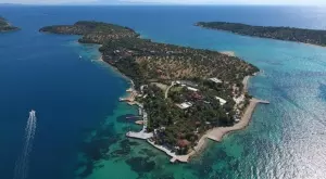 Продават за милиони част от "Егейските Малдиви"