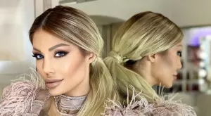 Джулиана Гани лъсна чисто гола (СНИМКИ)