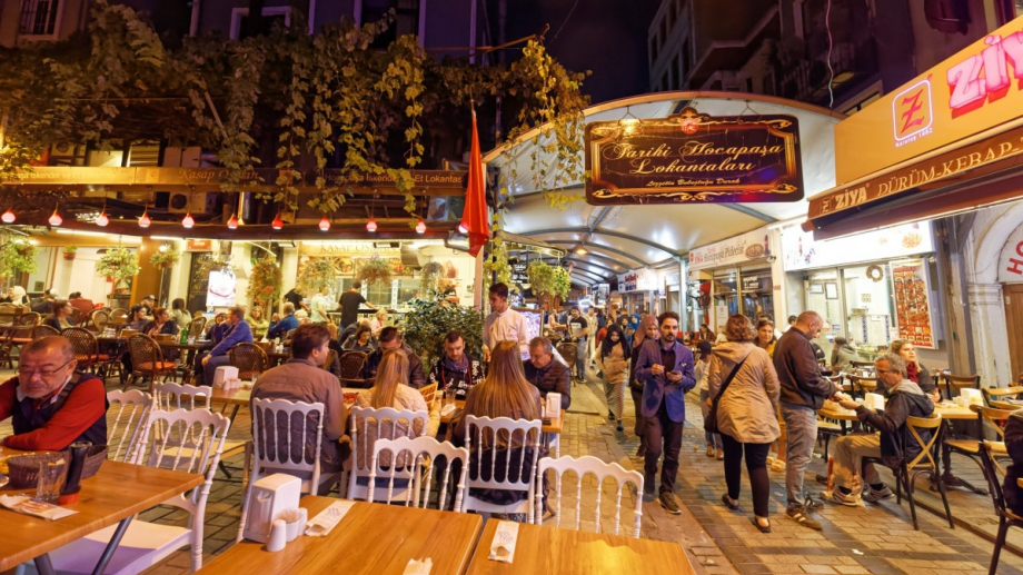 Механите из уличките на Истанбул са магнит за местни и