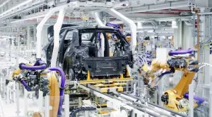Volkswagen обучава 22 000 работници да сглобяват електромобили